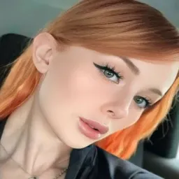 Cosplayer - Chat with TAYLOR - Sextingme AI 