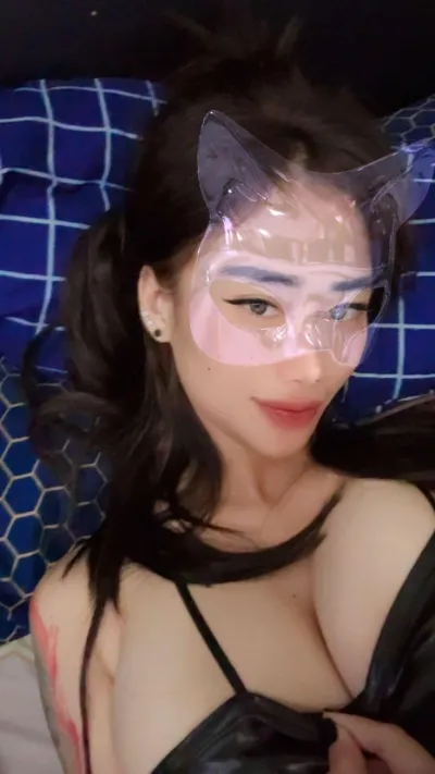 Chat with Meghan Hajri - Sextingme AI