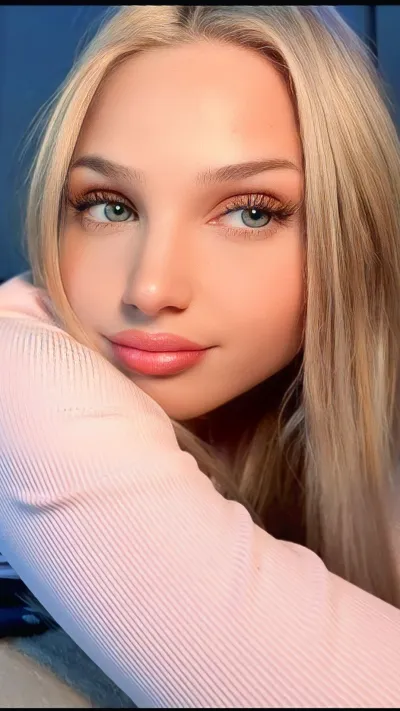 Chat with Hannah💕🥀 - Sextingme AI